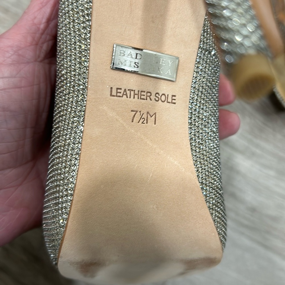 New Badgley Mischka Kassidy 11 pumps - Picture 6 of 12